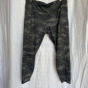 Athleta Green Camo Capri Leggings